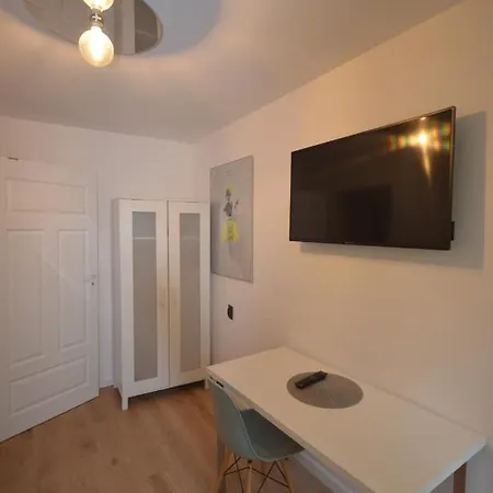 Blue Sail 招待所 3*