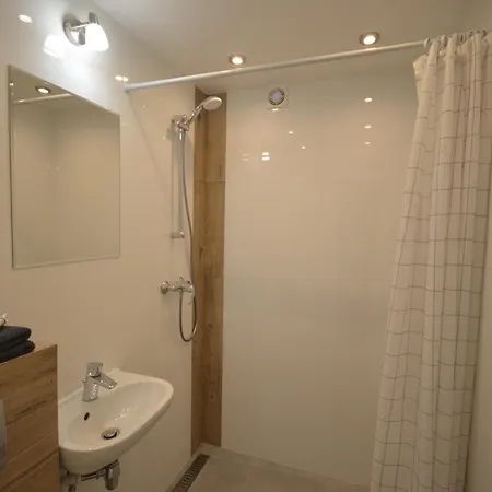 Blue Sail 招待所 3*