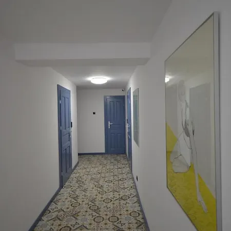 Blue Sail 招待所 3*